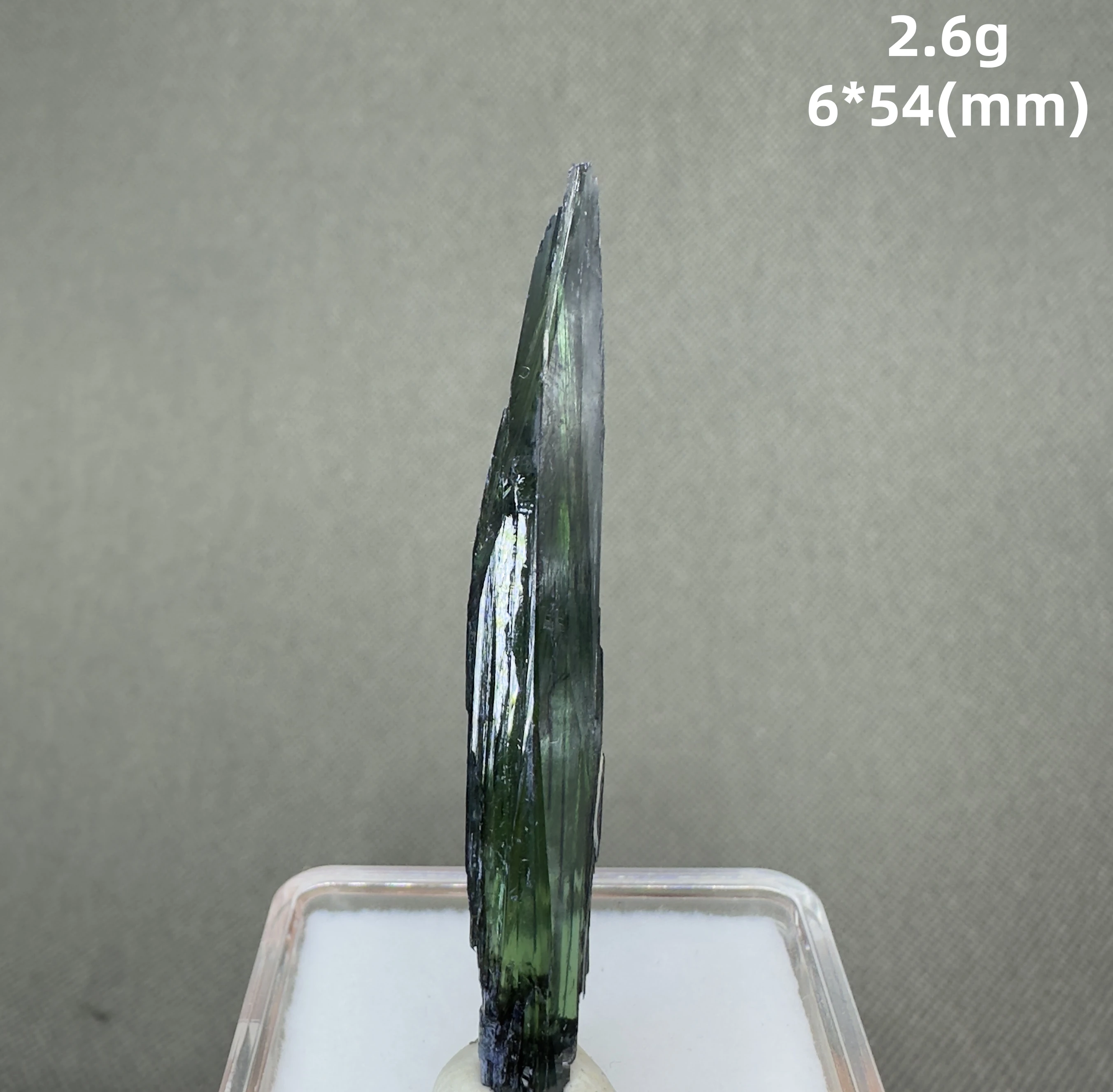 

Натуральный вивианит с кварцем и камнями QIANCHUAN