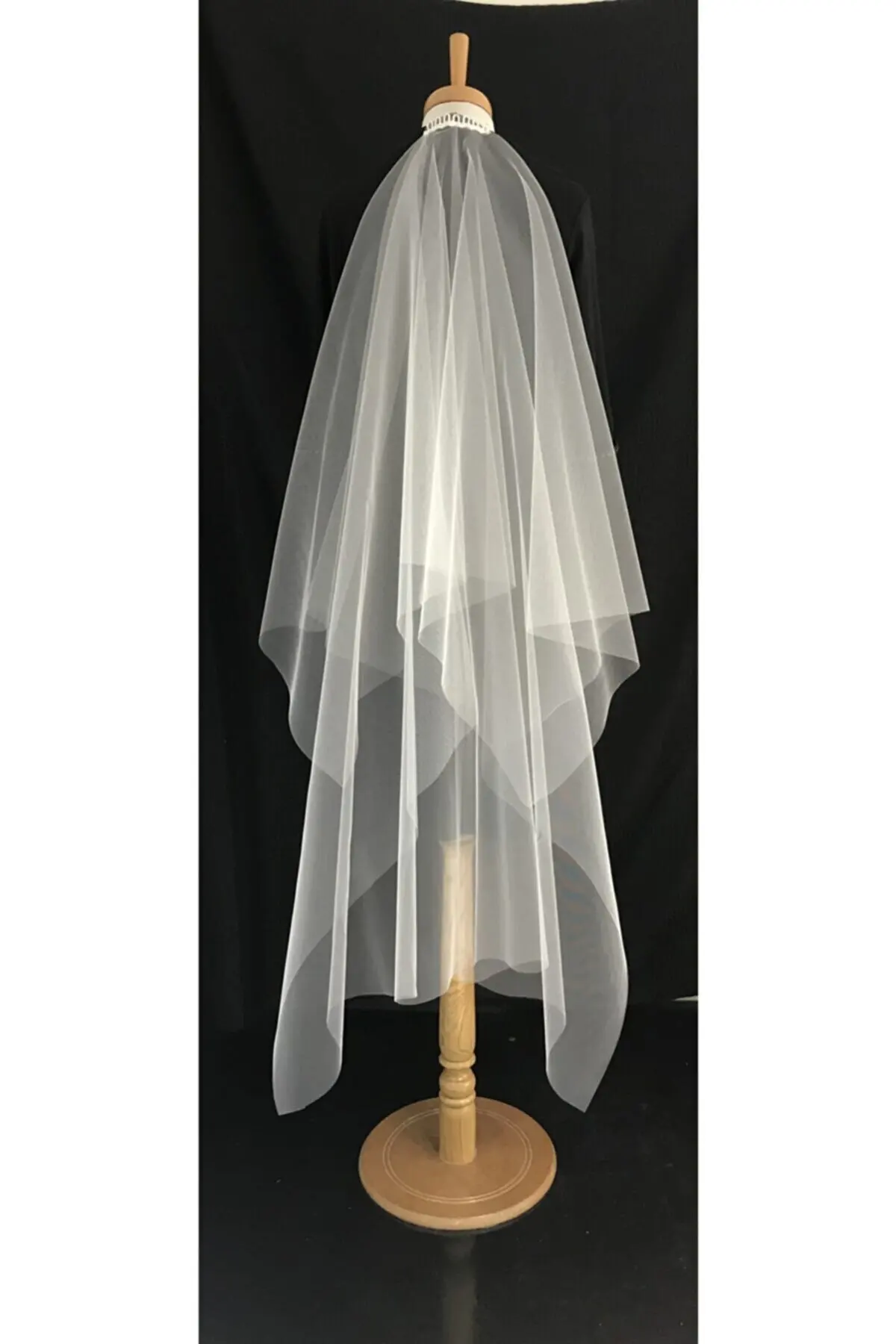 

2022 new Women 'S Broken White Dream Tulle Scalloped 1,5 Meters 2 Floor Pointed Helen Style Bridal Veil Bridal Accessory Marriage