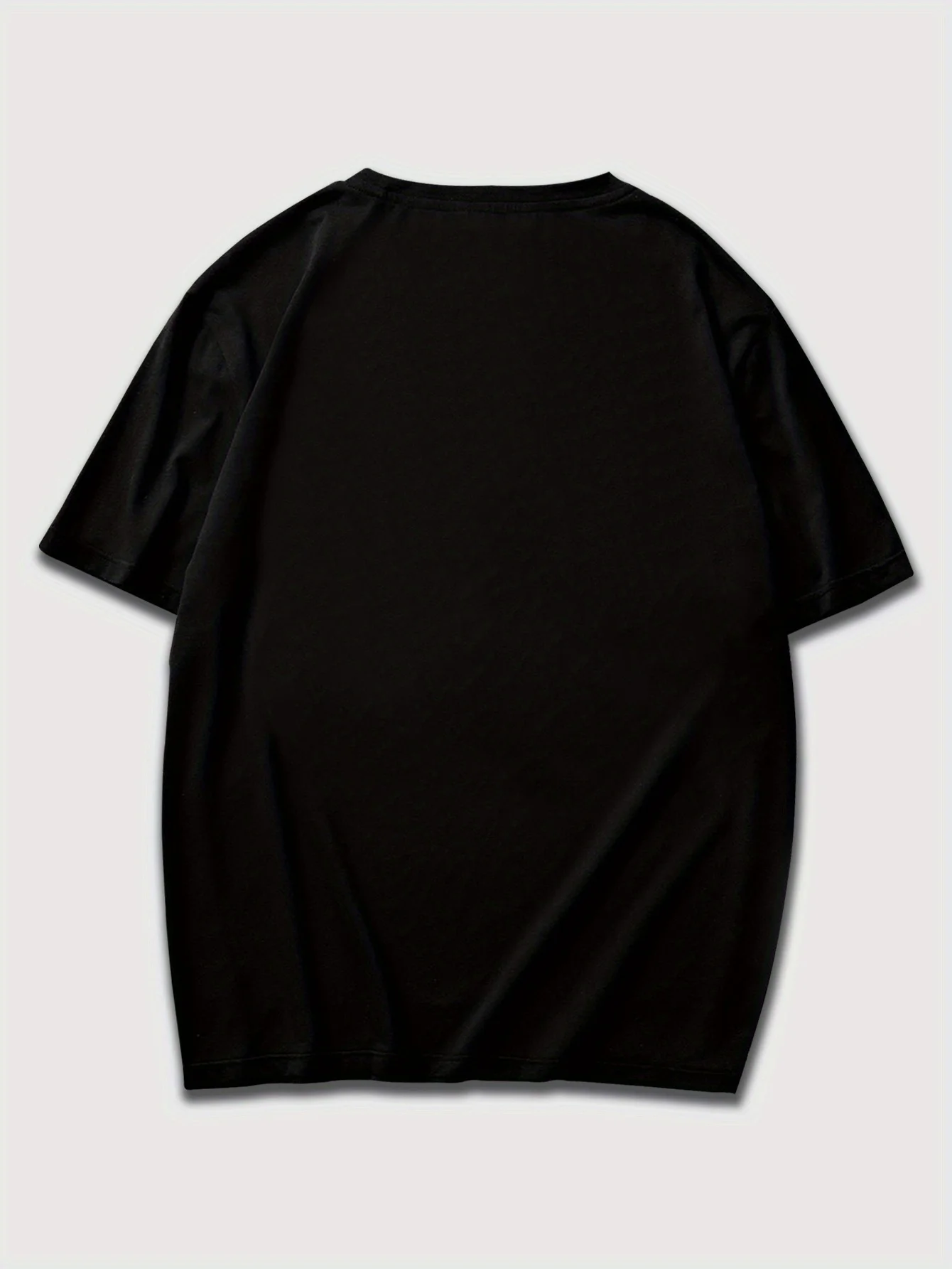 Красивая девушка которая любит скейтбординга красочный эффект теней уличный