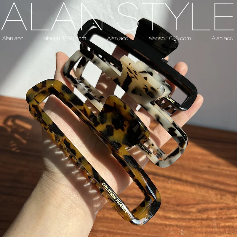 

Acetic acid clip hollow square tortoiseshell leopard print hair to catch the simple back of the head plate French shark clip