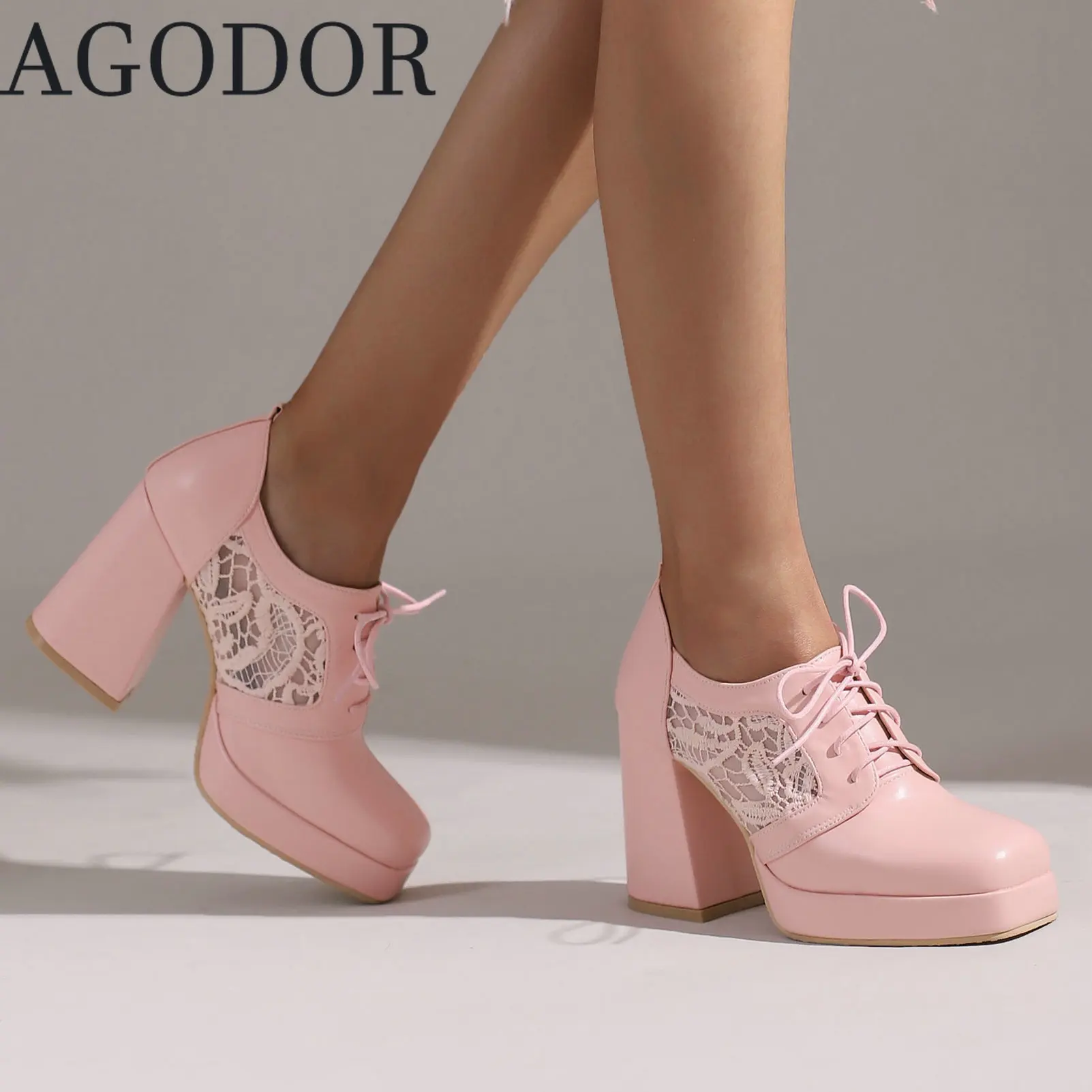 

Туфли-лодочки женские на квадратном каблуке, со шнуровкой и вырезами