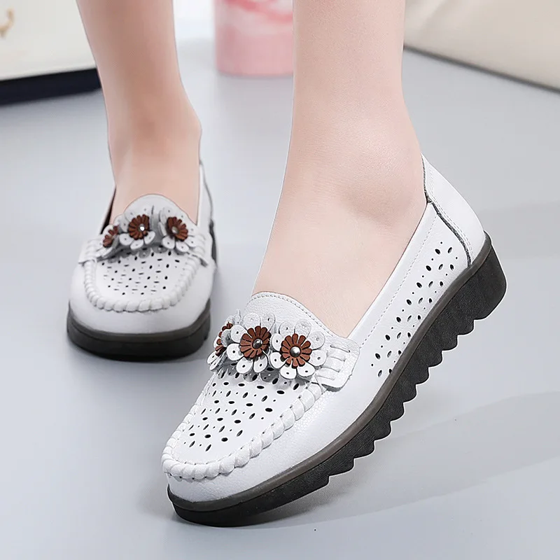 

Summer Holes Shoes for Women Classic Loafer Breathable Casual Mom Doudou Shoes Women Hollow Female Flats Genuine leather shoes