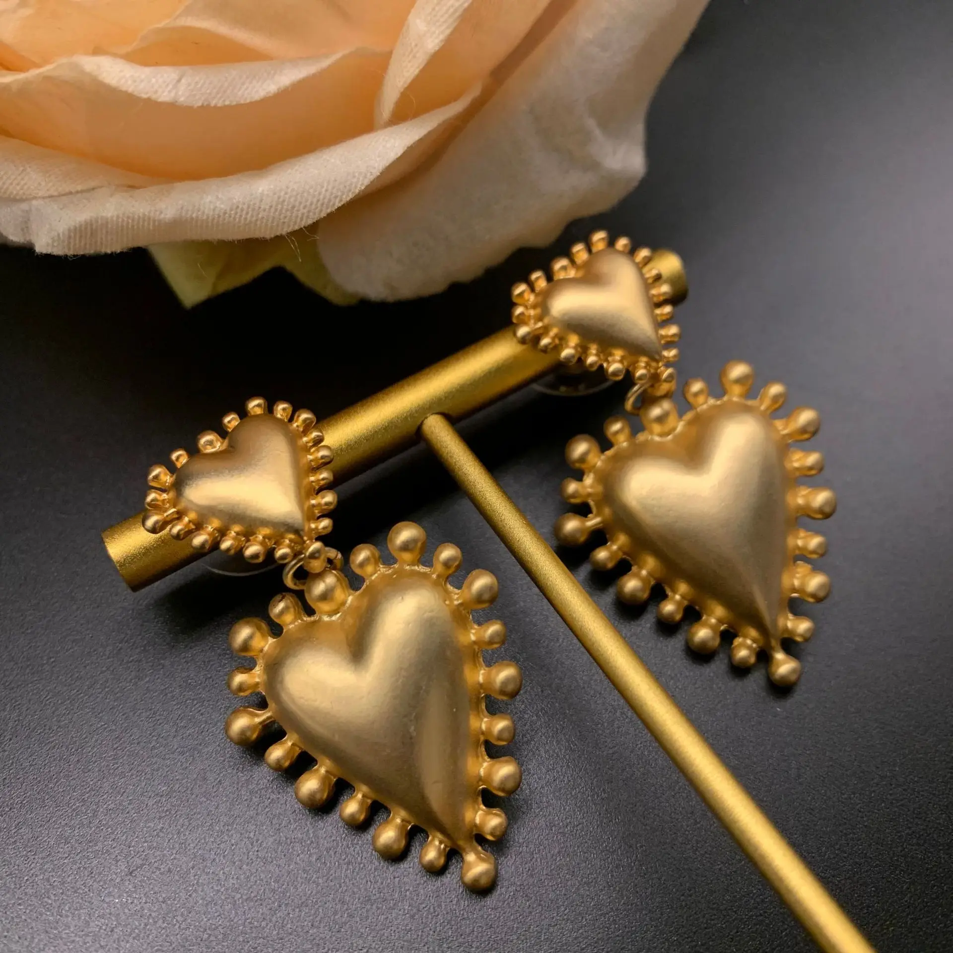 Медные серьги-капли в винтажном стиле форме сердца темпераментные двойные