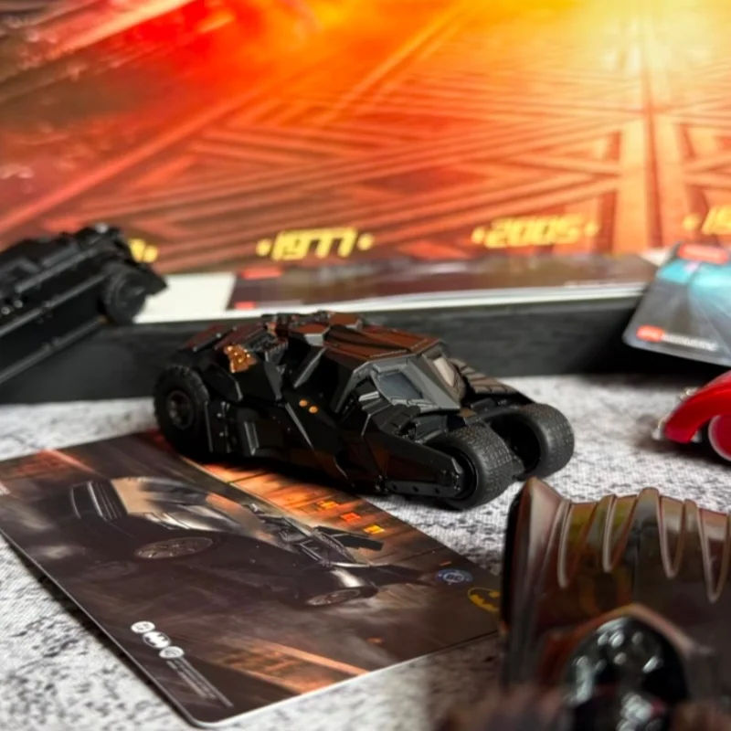 Фото Оригинальный Blokees 1:64 Бэтмобиль Бэтмена E02 Dark Knight, коллекционная модель автомобиля Бэтмобиль 2008 года в слепой коробке, игрушка для сборки, коллекционная модель из Готана Сити №4