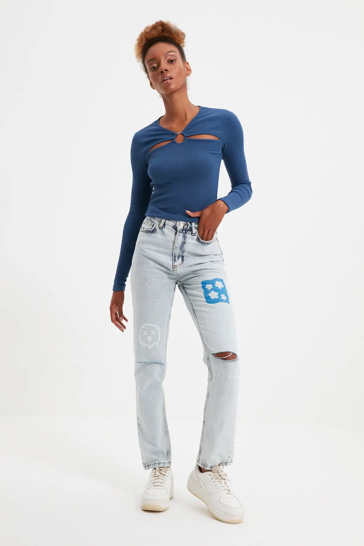 

Trendyol Ripped Detailed Printed High Waist Bootcut Jeans TWOAW22JE1104