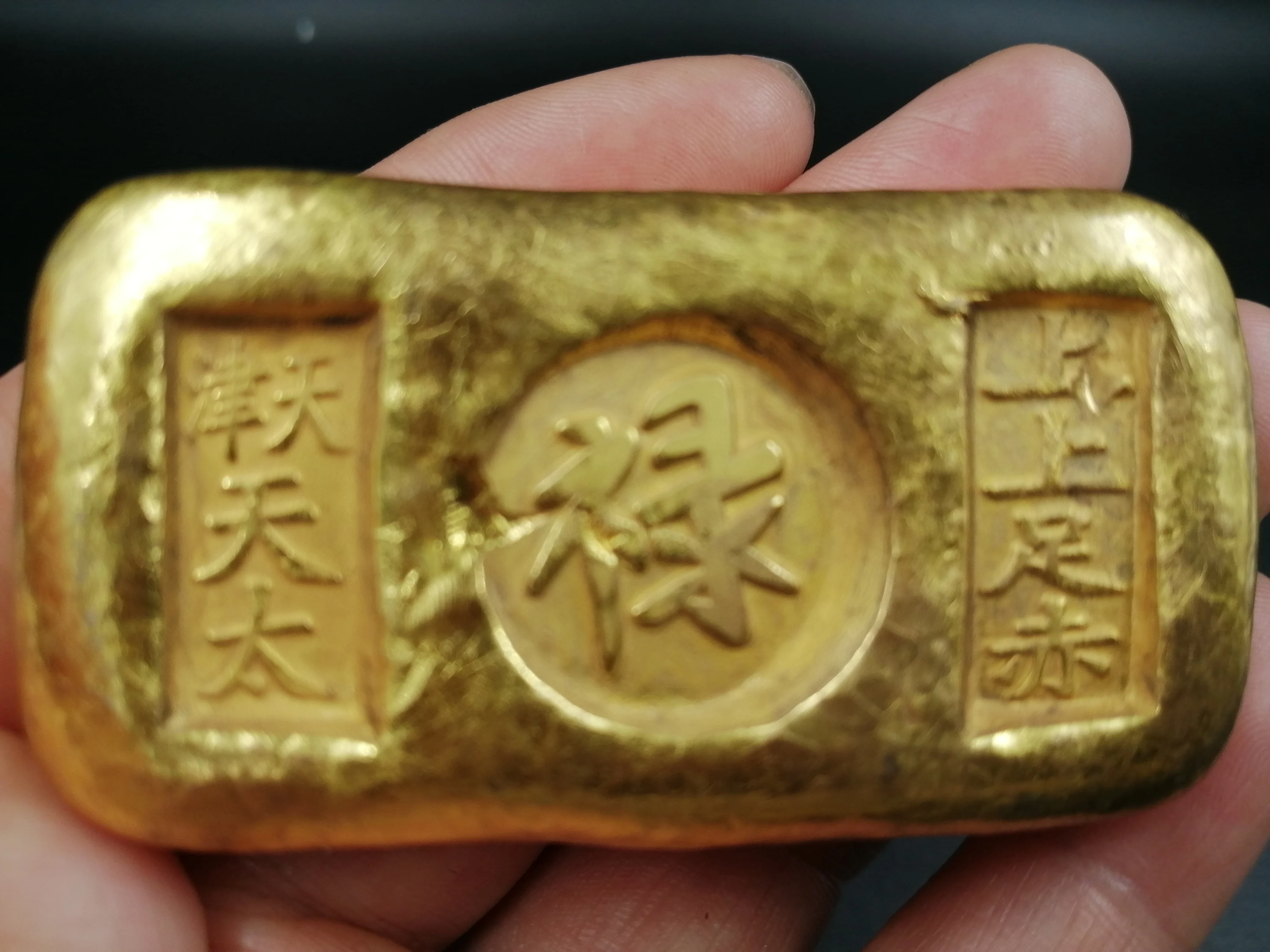 

Поддельные золотые слитки, пресс-папье, золотые монеты, золотые слитки, медные монеты, крафтовые украшения, старинная копия, поддельные винт...