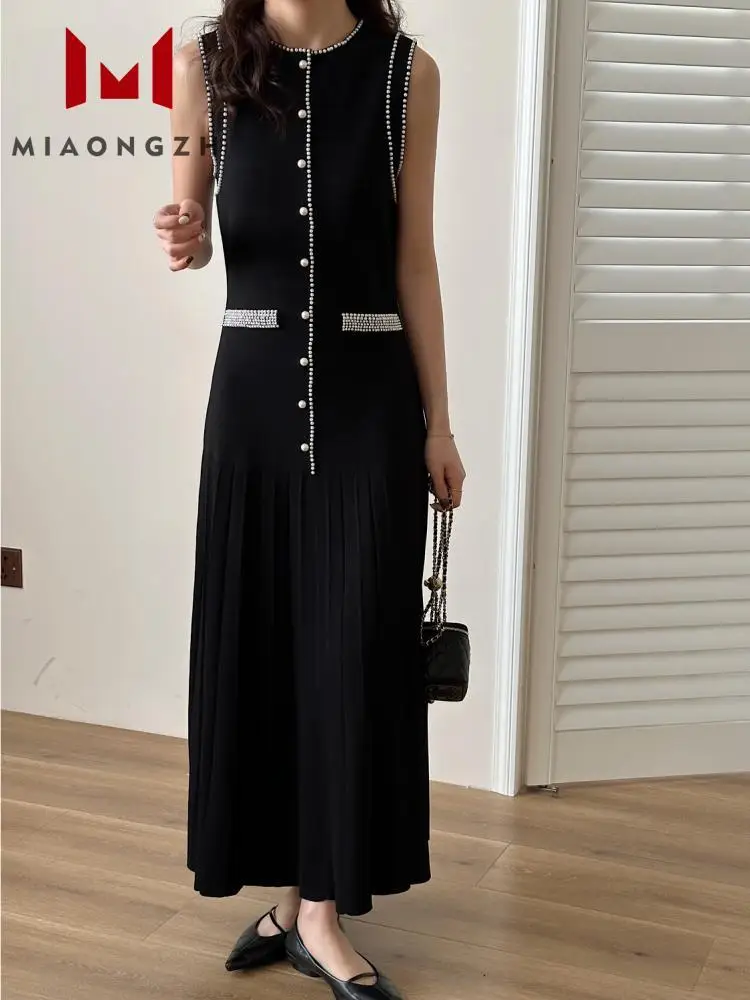 Женское трикотажное платье с круглым вырезом без рукавов высокой талией