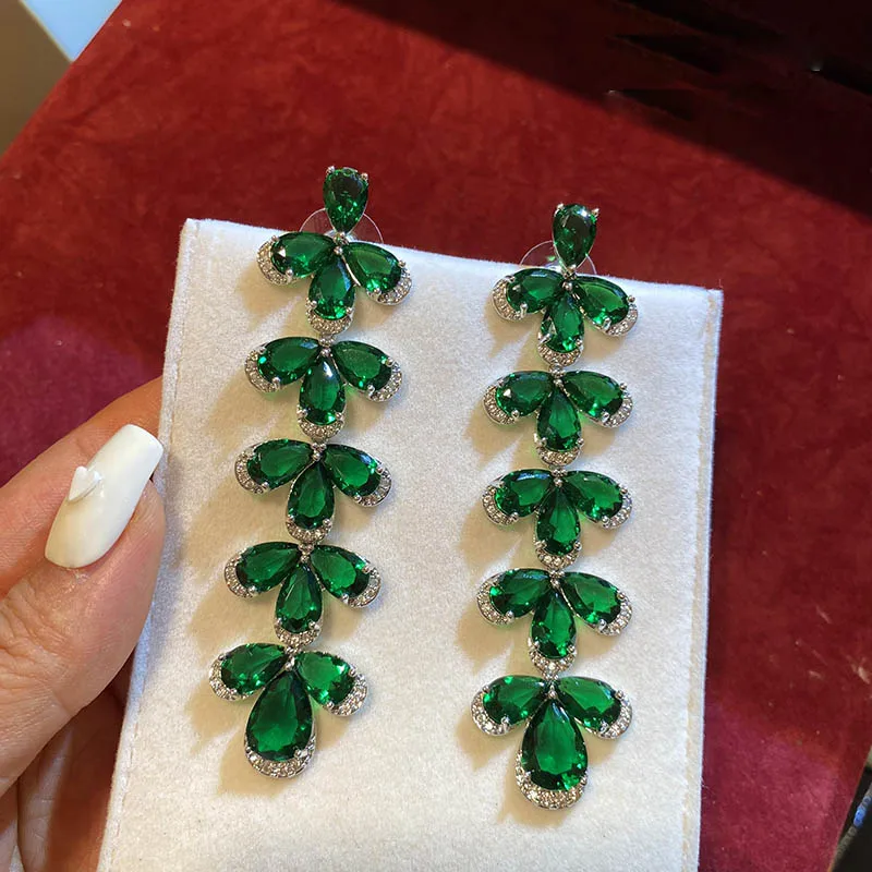 

Сверкающие серьги с кисточками и зелеными бриллиантами в форме цветка, женские длинные серьги в нише, дизайнерские роскошные свадебные ювелирные украшения для банкета