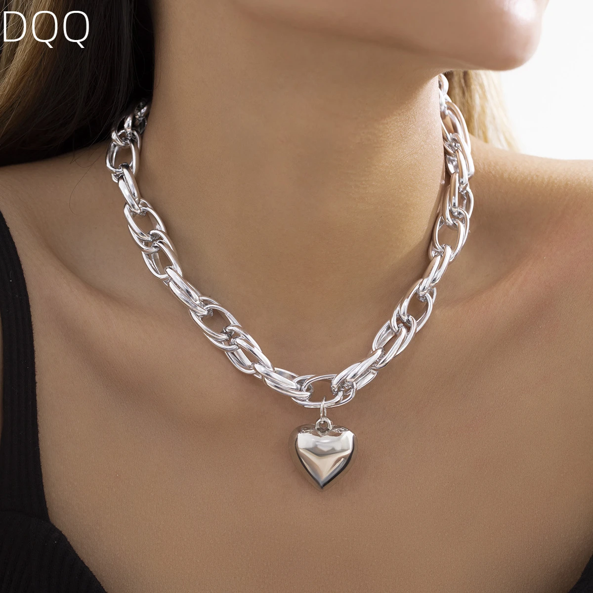 

DQQ New Punk Big Heart Pendant Necklace Women Fashion Statement Chunky Heavy Chain Grunge Jewelry Steampunk