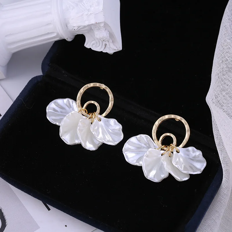 

Renya Trendy Round Post Imitation Shell Drop Earring Matt Gold Color Elegant Romantic Dangle Earring for Women Girls Jewelry