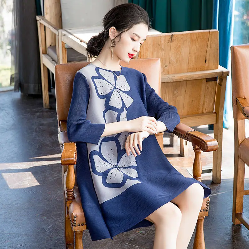 

Женское платье большого размера, женское плиссированное платье, Новинка осени 2021, модное свободное платье с принтом, тонкая юбка-трапеция д...