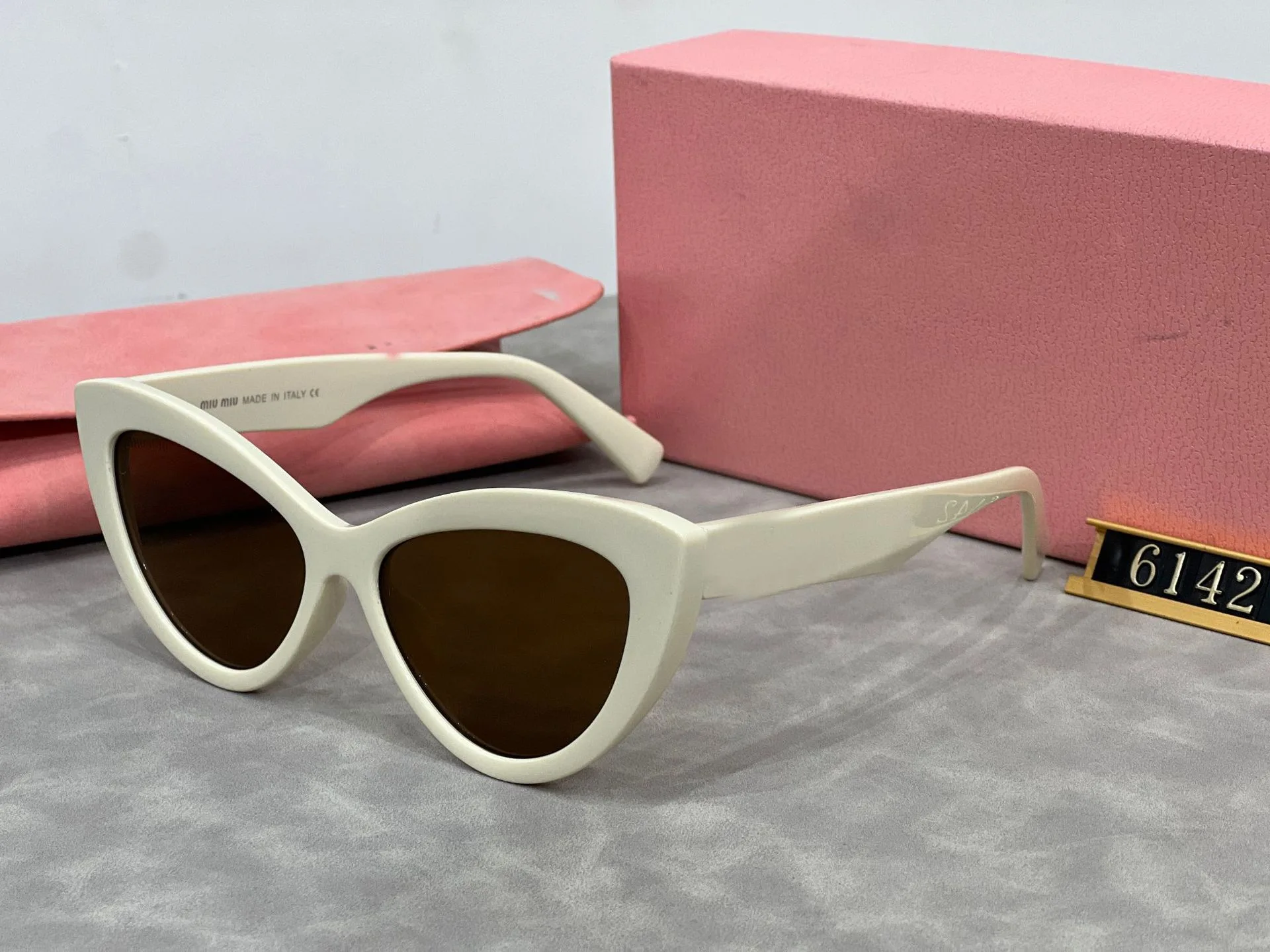 Солнцезащитные очки женские в Овальной металлической оправе с защитой от