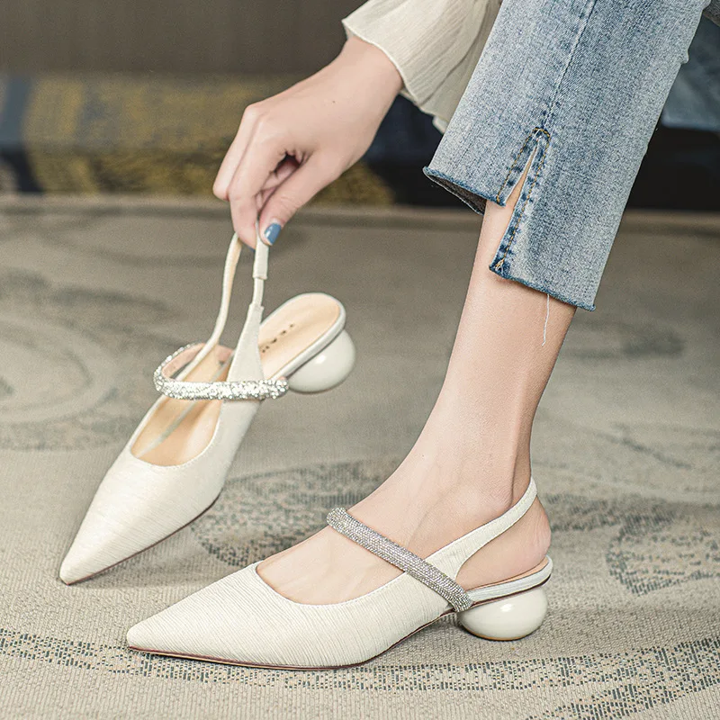 

Элегантные женские туфли на среднем каблуке, роскошные дизайнерские туфли без задника с острым носком, женские летние босоножки, модель 2023 ...