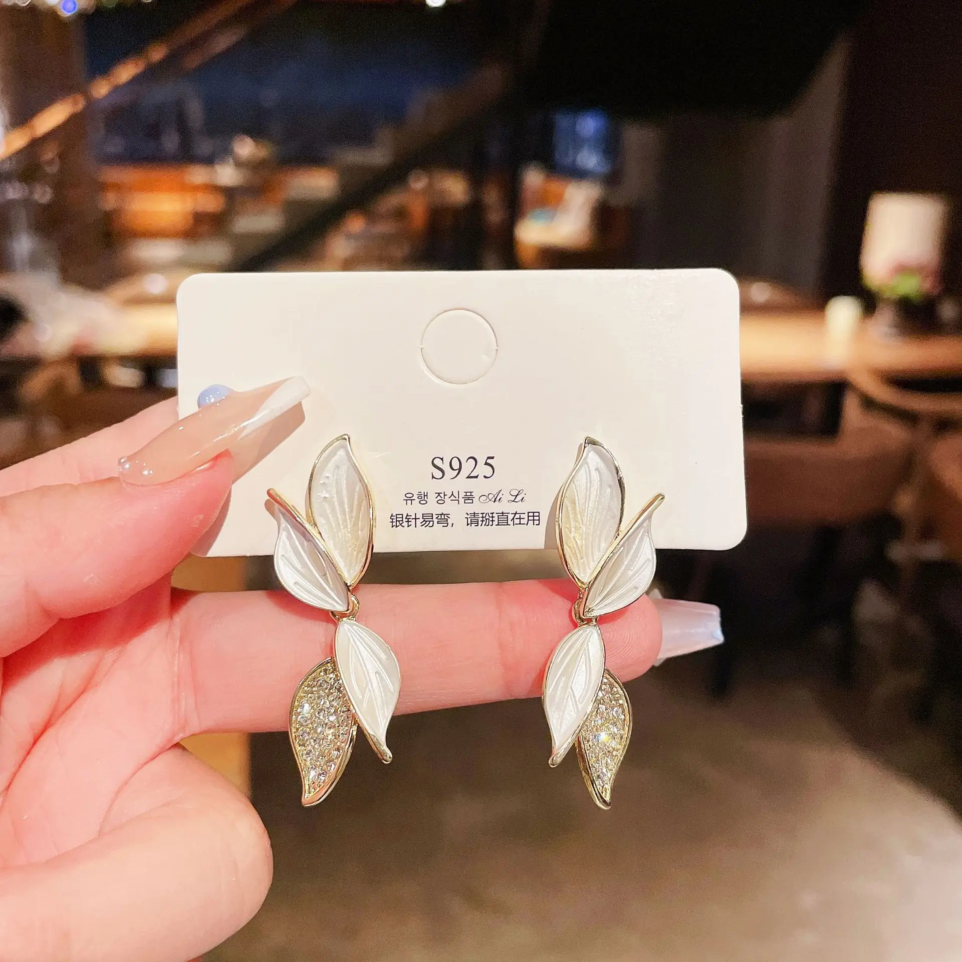 Многослойные висячие серьги-капли с листьями