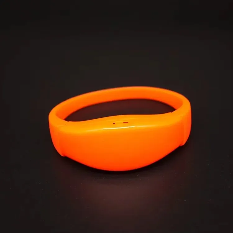 

Персонализированный светодиодный браслет RGB