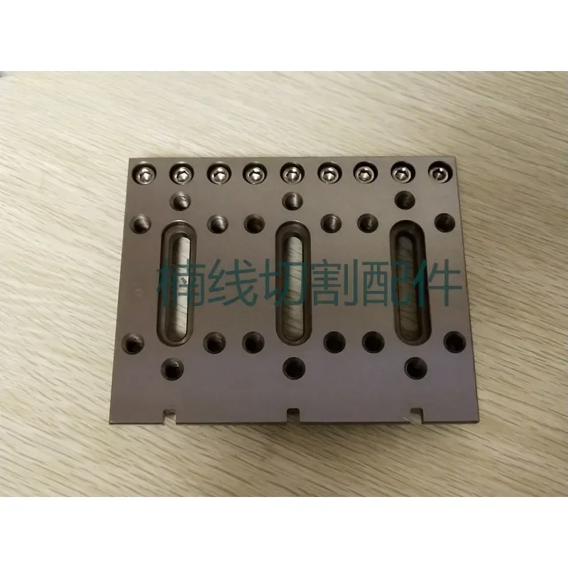 Монтажная доска из нержавеющей стали EDM M8 120x150x15 мм