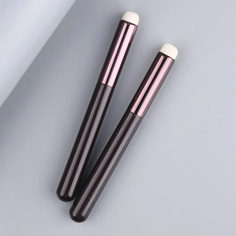 

1Pc Man-made Fibers Mini Concealer Brush Lip Brush Matte Lipstick Smudge Brush Concealer Eyeshadow Brush Multi Purpose