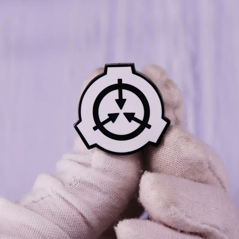 Эмалированная булавка с логотипом SCP Foundation брошь черными линиями
