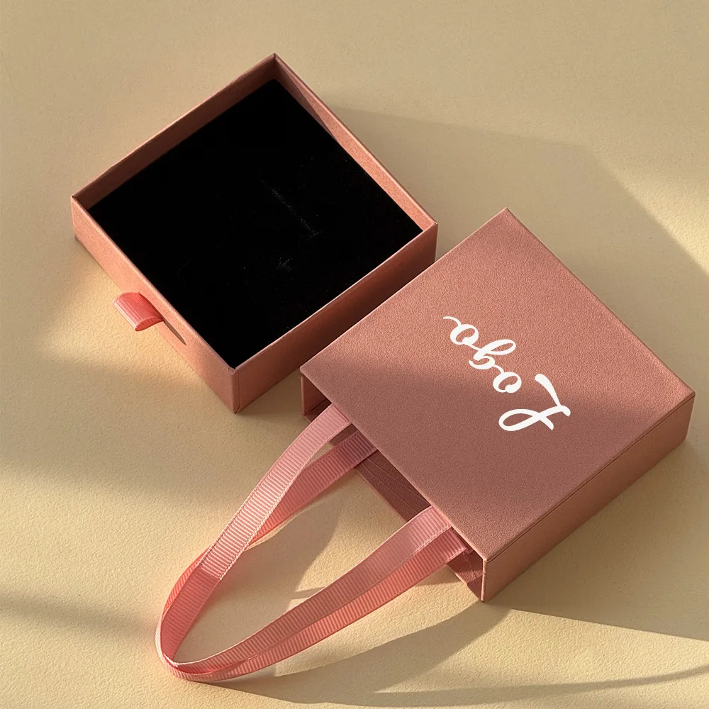 

Портативный картонный ящик для украшений