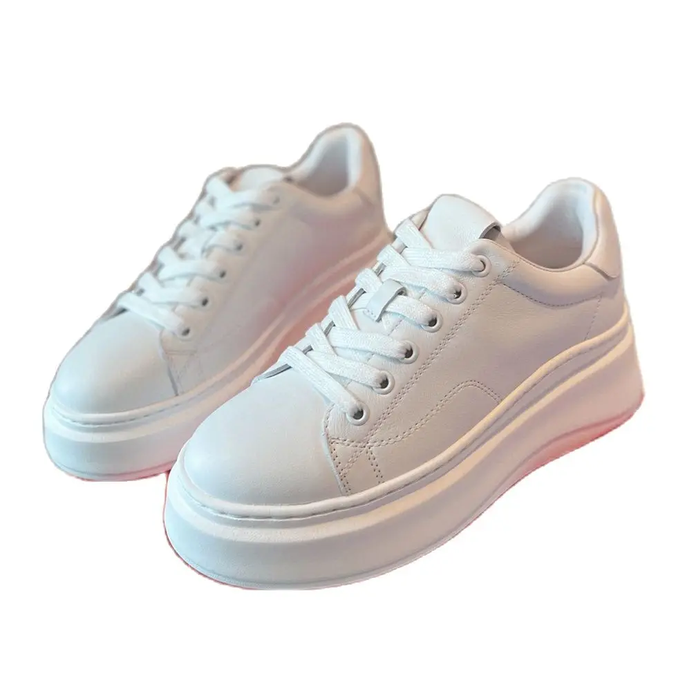 

Европейские товары, маленькие белые кожаные туфли на платформе, модель 2023 года, Весенняя стильная демонстрационная Тонкая Повседневная однотонная обувь на шнуровке