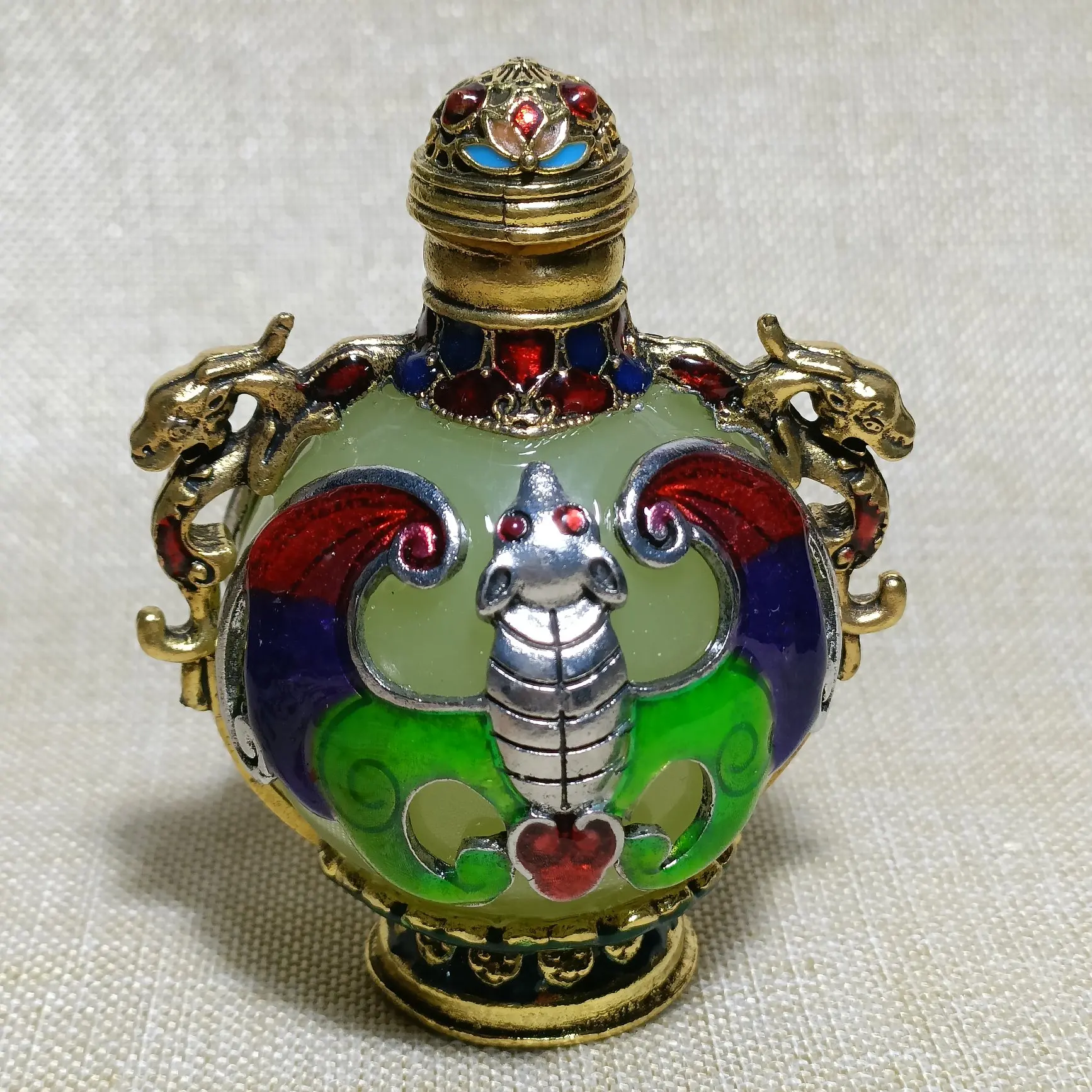 

China Elaboration Tibetan Silver Statue Inlay Gems Snuff Bottle Metal Crafts Home Decoration#45