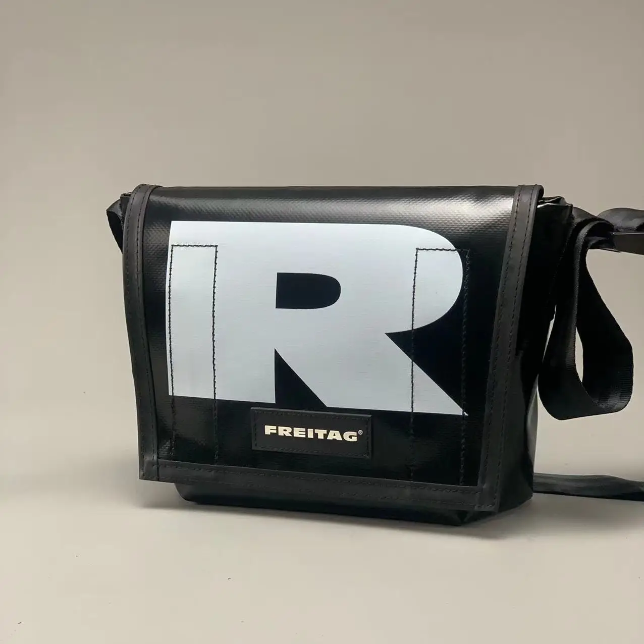 FREITAG F11 LASSIE Messenger Bag Backpack Switzerland Snvironmental Trend Bag Leisure Fashion Men And Women Outdoor Waterproof T