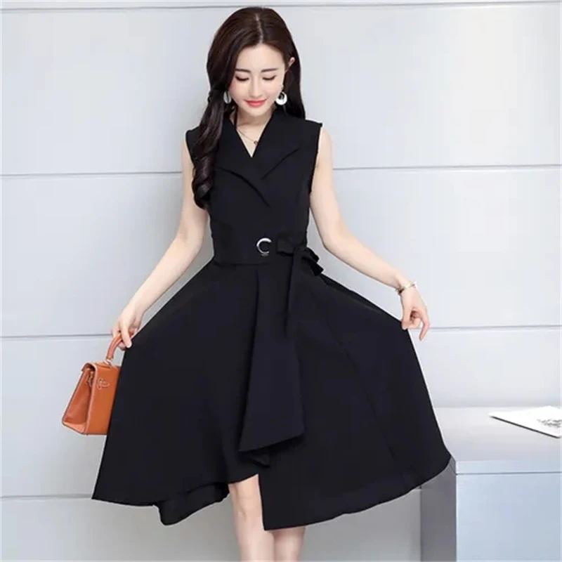 Элегантное пляжное платье без рукавов с V-образным вырезом цельнокроеное