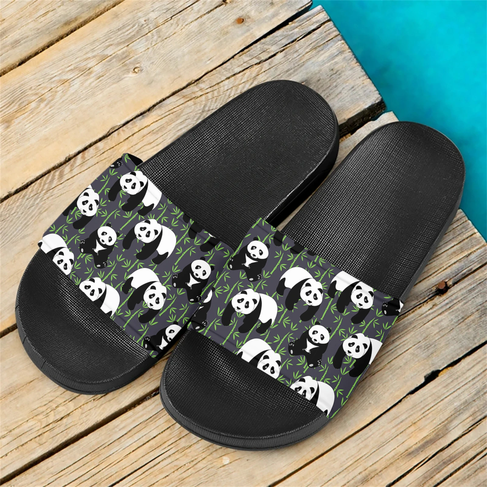 

Шлепанцы для душа с мультипликационным принтом панды, дышащие сандалии для пляжа и путешествий, удобные нескользящие, повседневные, для взрослых, для женщин