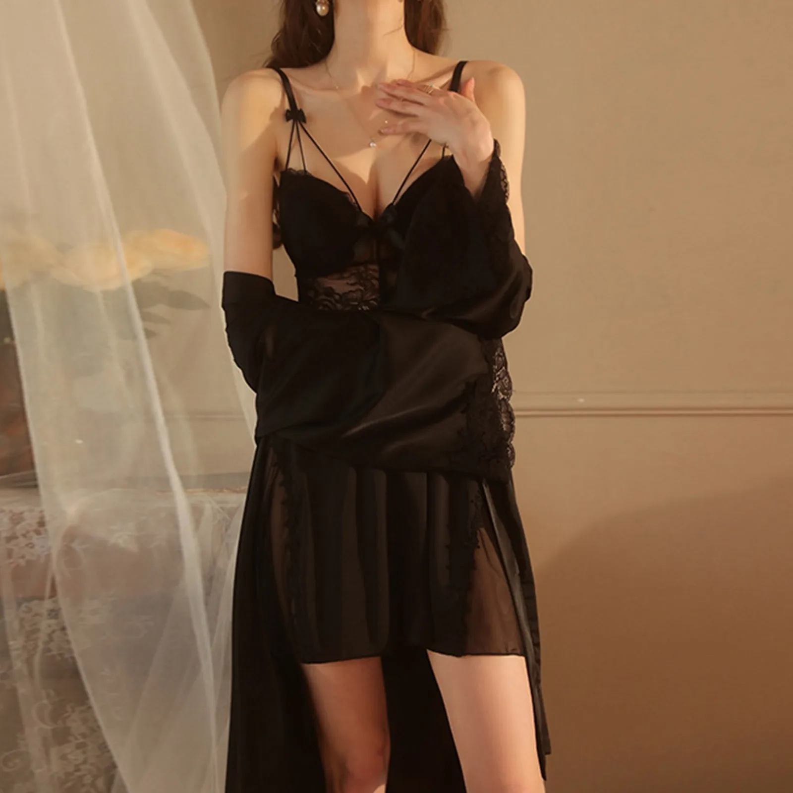 

Кружевная атласная ночная рубашка с V-образным вырезом