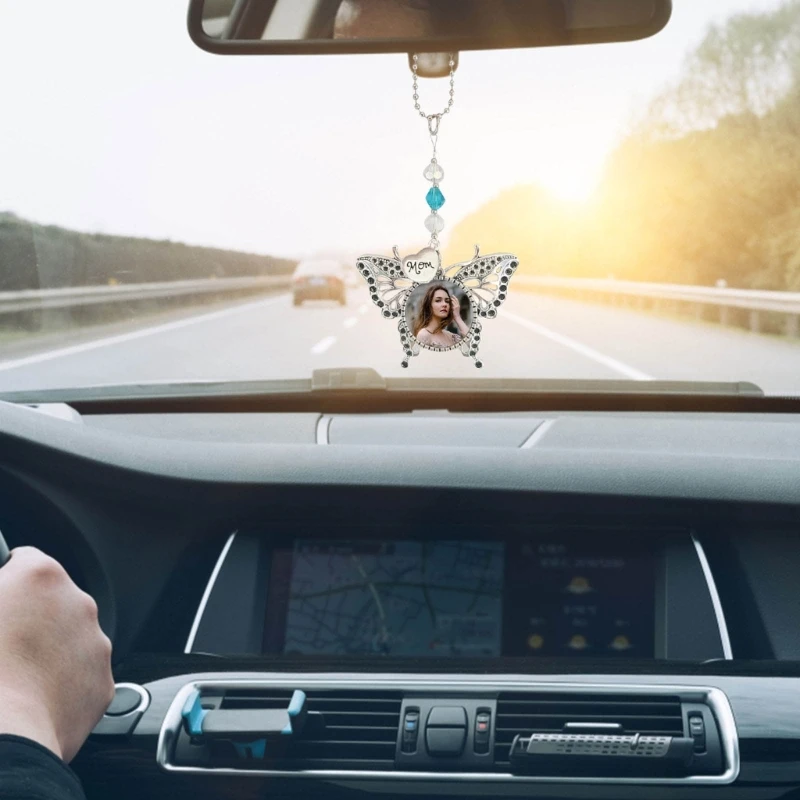 Стильный серебряный аксессуар для салона автомобиля в форме бабочки