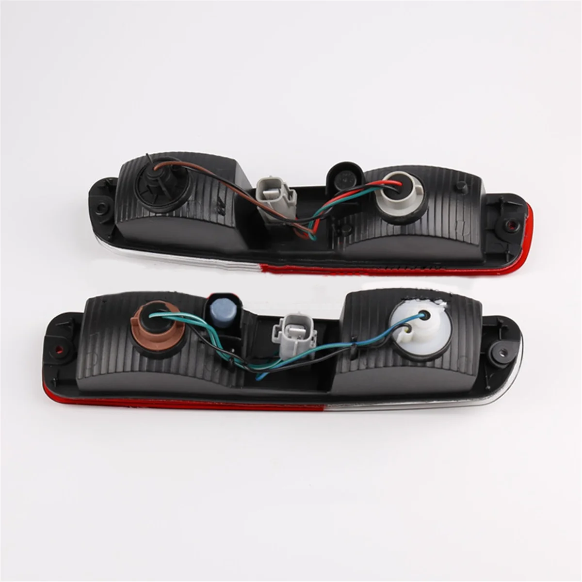 Отражатель заднего бампера MN117951 для Mitsubishi Jajero Montero Shogun V73 V77 2002-2006 MN117952