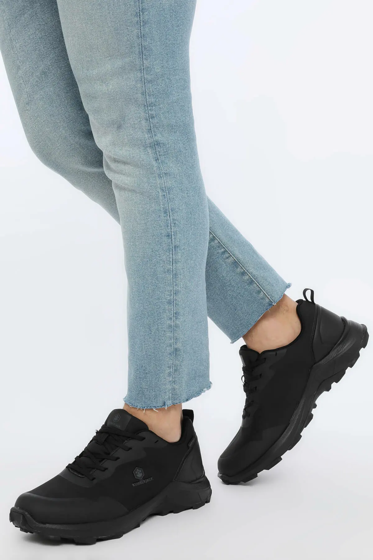 

TOMAS Black Male Outdoor