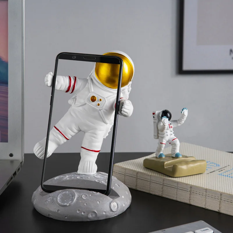 

Creative astronaut mobile phone bracket decoration lazy room bedside table net red soft decoration