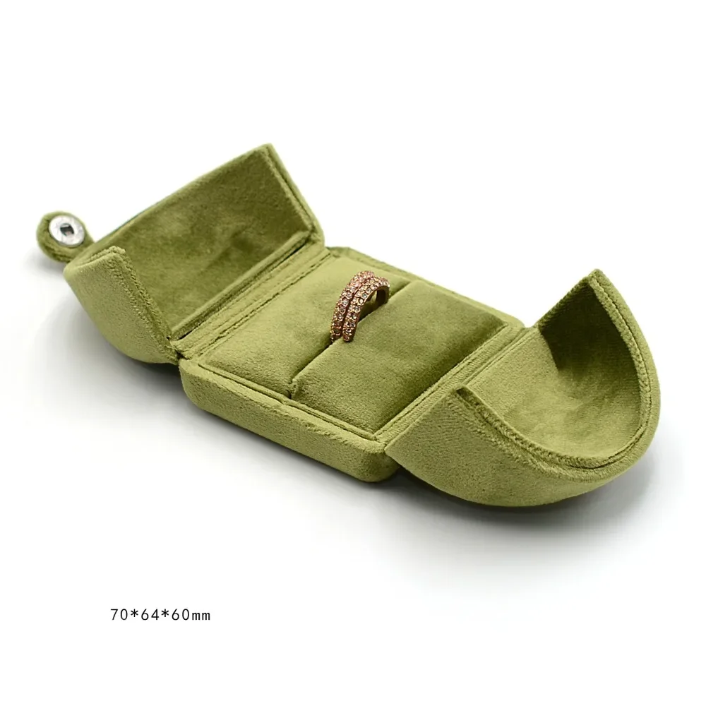 

Коробка для украшений бархатная зеленая