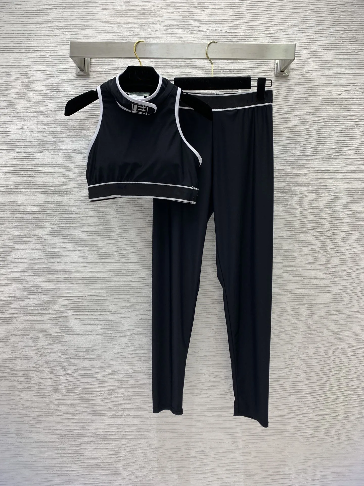 

New Ladies Stretch Fitness Yoga Sports Suit Stretch Fitness Vest Top + Webbing Elastic Waist Leggings Set