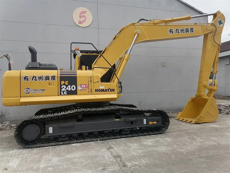 Купить Экскаватор Комацу Бу