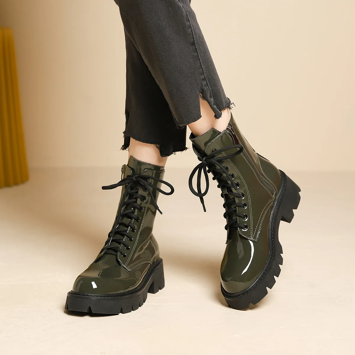 

New Autumn and Winter Thick-soled Soft Leather Martin Boots Patent Leather Women's Autumn and Winter Lace-up Motorcycle Shoes