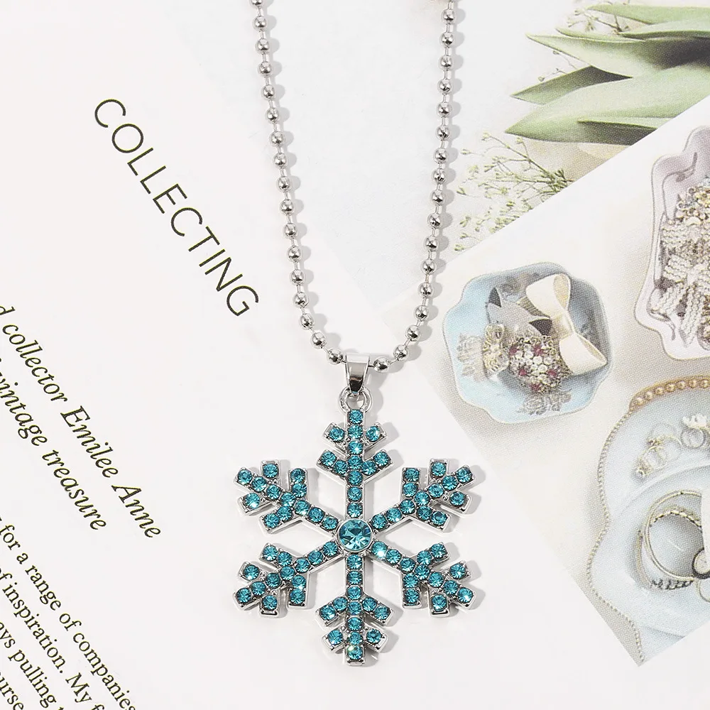Цепочка с подвеской в виде снежинки со стразами