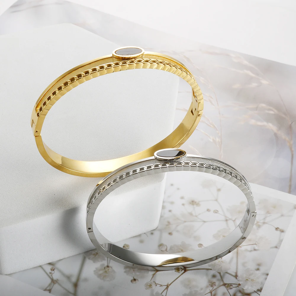 Браслет из нержавеющей стали с подвеской в виде сердца