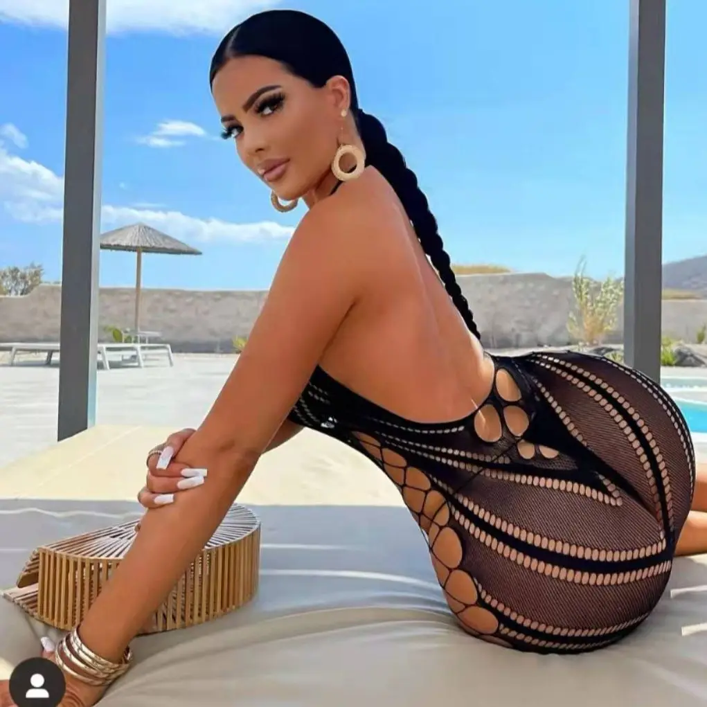 Женское облегающее платье-карандаш с открытой спиной и глубоким вырезом