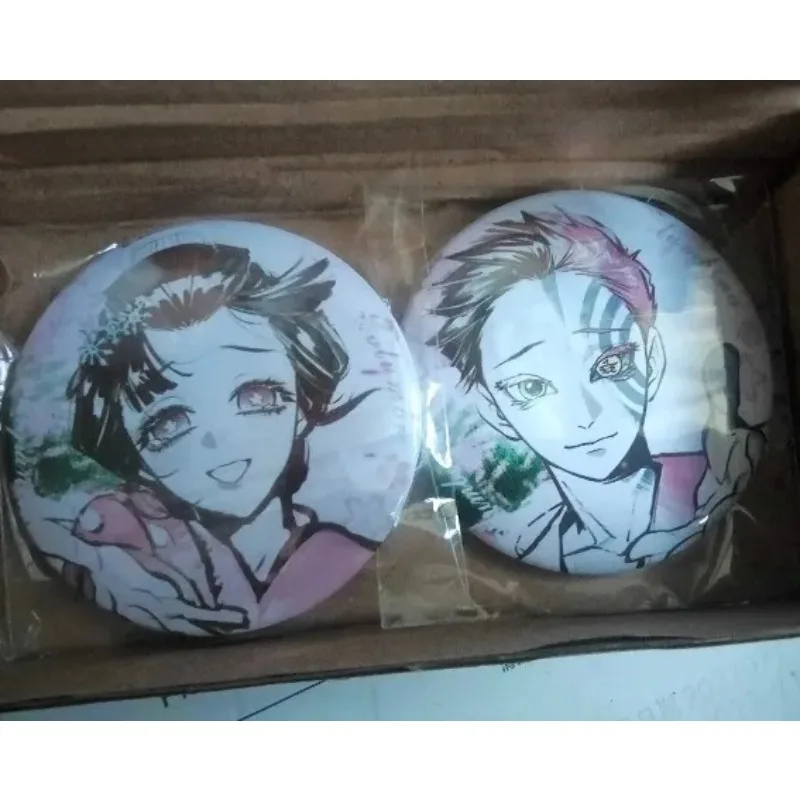 Новый значок Demon Slayer: Kimetsu No Yaiba Akaza Koyuki, аниме, периферийные устройства, милая модная изысканная брошь, украшение для школьной сумки, 58 мм (art.: 3920d1855c616) - 3920d1855c616