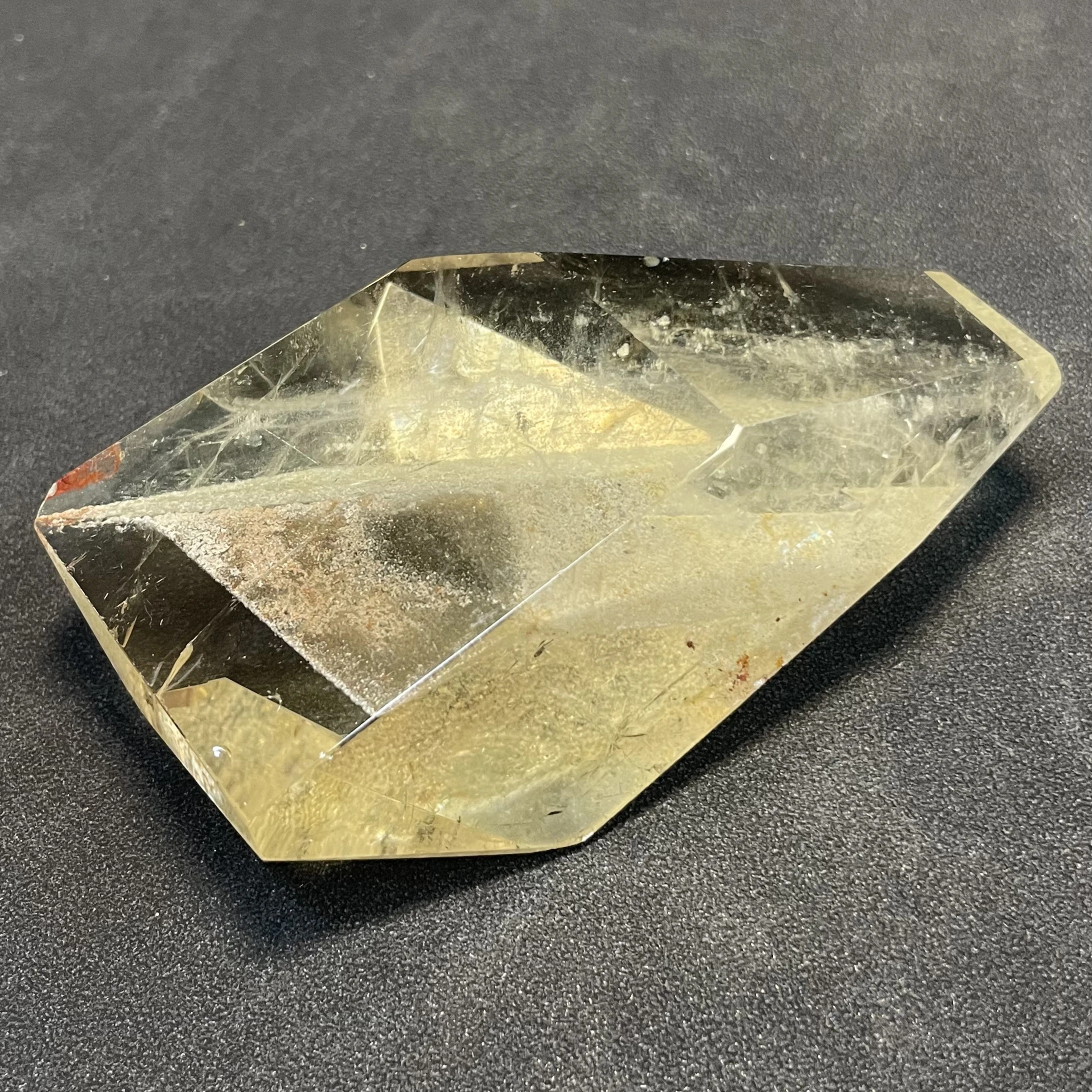 Натуральный минеральный камень 199 г кристалл цитрина полированный кварцевый