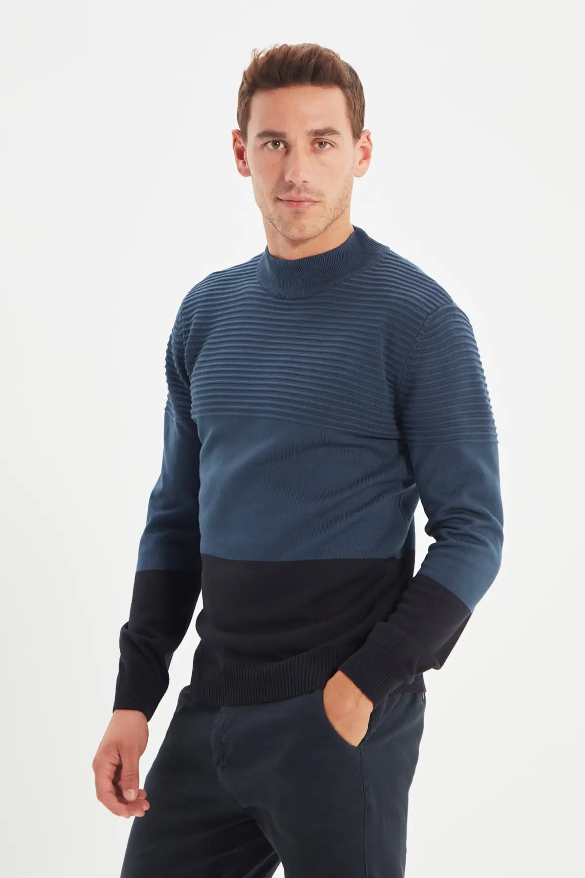 

Trendyol Male Slim Fit Half Turtleneck Panelli Knitwear Sweater TMNAW22KZ0592