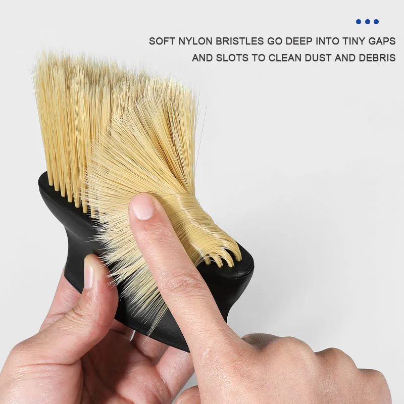 Щетка для очистки воздуховыпускного отверстия автомобильной приборной панели