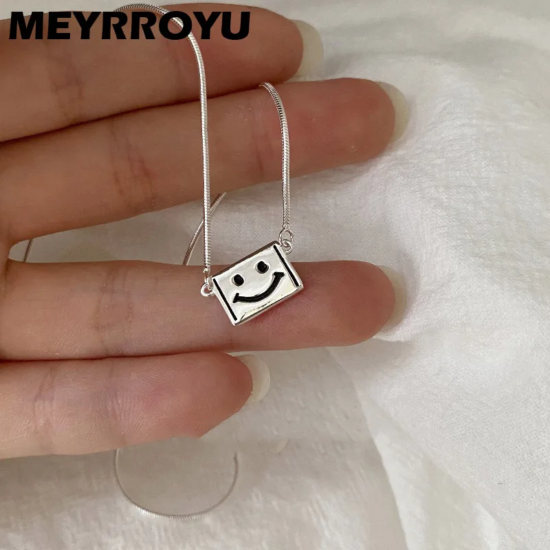 

MEYRROYU Korean Square Smiley Face Necklace 2023 New Fashion Cute Jewelry For Women Girl Friend Gift Birthday Party бижутерия
