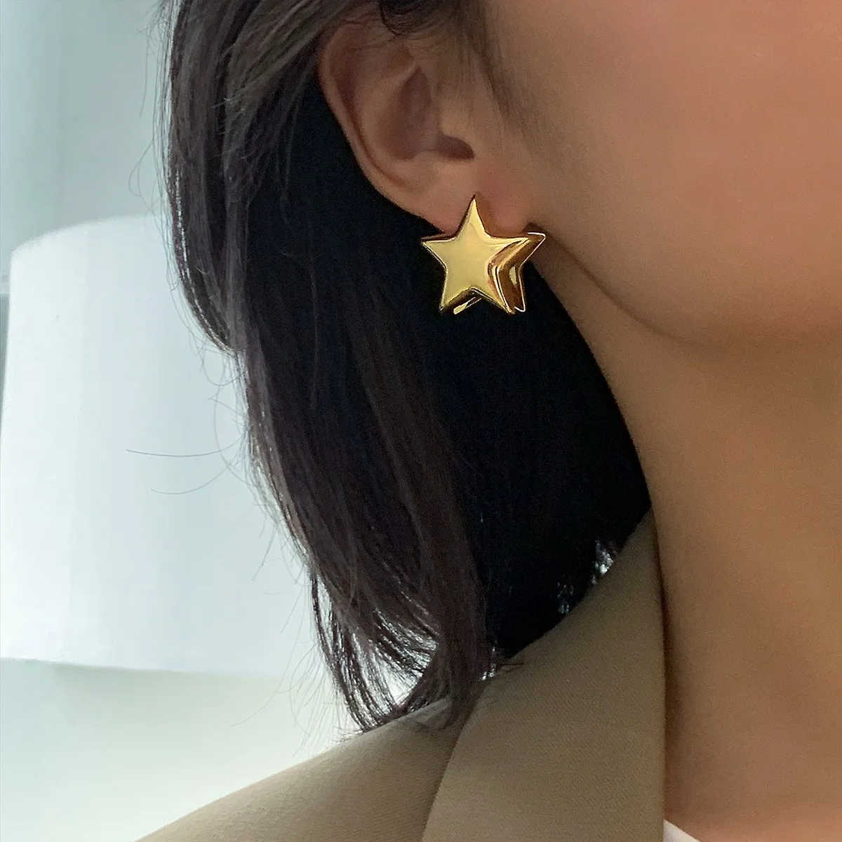 

European and American fashion simple ol smooth five pointed star Earrings