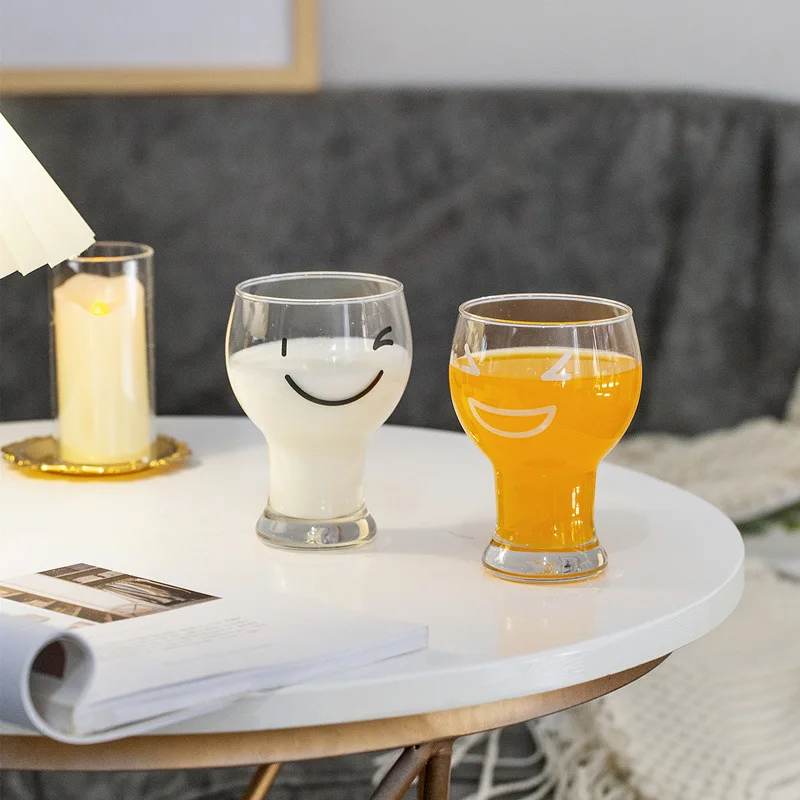 

Smiling glass, heat-resistant milk glass, round doodle juice glass, beer glass couple
