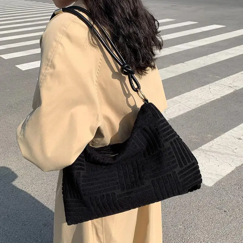 

2022 Casual Towel Material Large Capacity Handbag Ladies Shoulder Bag Design Handbag Soft Plush Messenger Bag