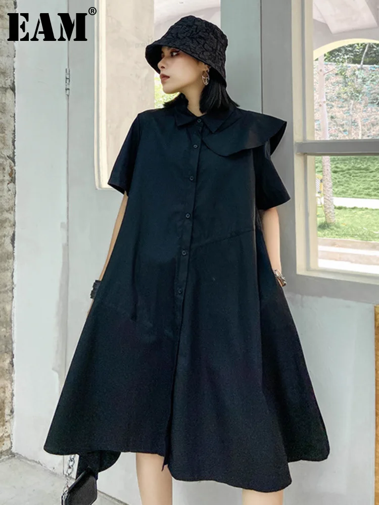 

[EAM] Women Irregular Black Big Size Midi Shirt Dress New Lapel Short Sleeve Loose Fit Fashion Tide Spring Summer 2022 1DE7629