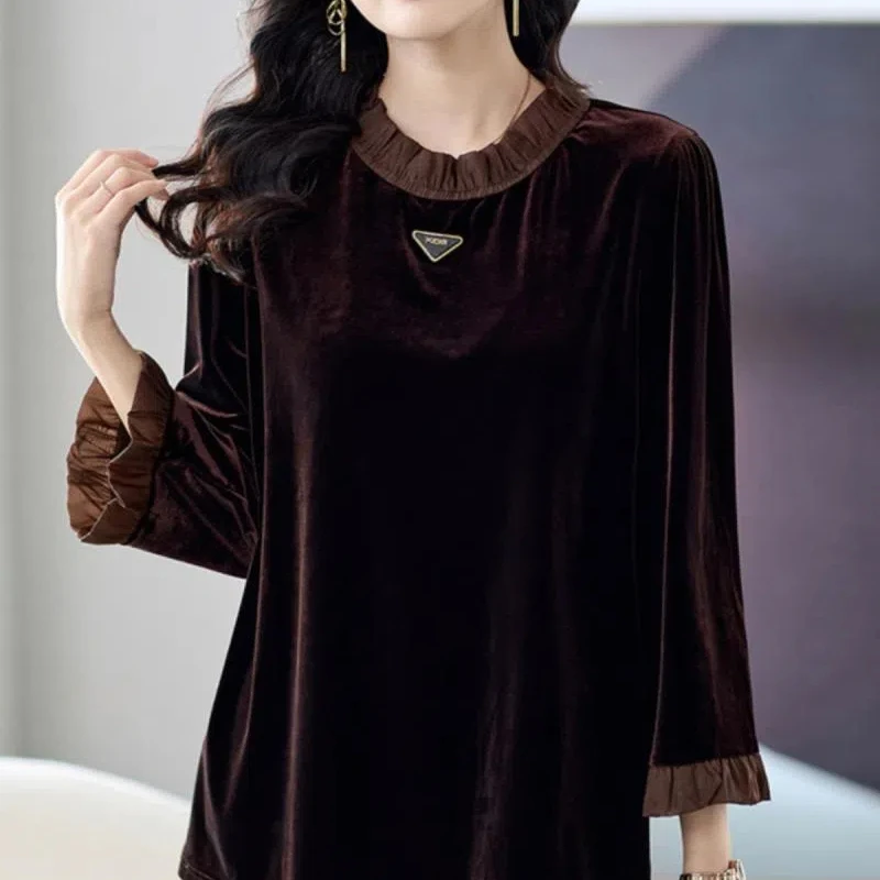 Женский топ из бархата золотистого цвета